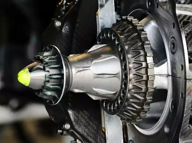 Bremse am Mercedes W07 Titel-Bild zur News: Bremse am Mercedes W07