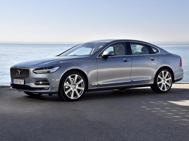 Zum Vergleich: Volvo S90 mit normalen Radstand Zum Vergleich: Volvo S90 mit normalen Radstand