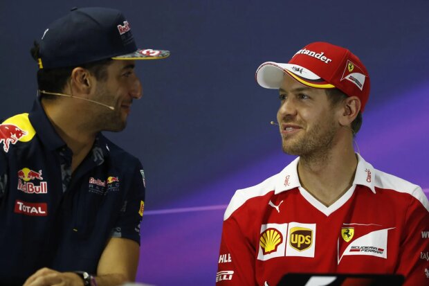 Daniel Ricciardo Sebastian Vettel Ferrari Scuderia Ferrari F1Red Bull Red Bull Racing F1 ~Daniel Ricciardo (Red Bull) und Sebastian Vettel (Ferrari) ~ 