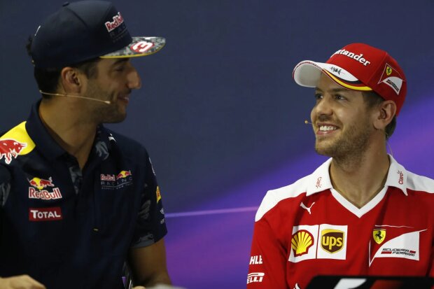 Daniel Ricciardo Sebastian Vettel Ferrari Scuderia Ferrari F1Red Bull Red Bull Racing F1 ~Daniel Ricciardo (Red Bull) und Sebastian Vettel (Ferrari) ~ 