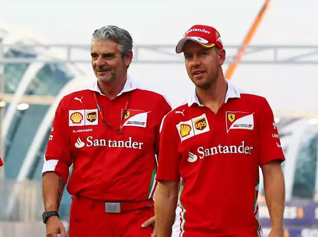 Maurizio Arrivabene, Sebastian Vettel Titel-Bild zur News: Maurizio Arrivabene, Sebastian Vettel