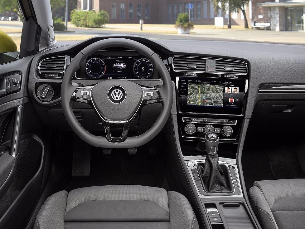 Cockpit des VW Golf 7 Facelift 2017