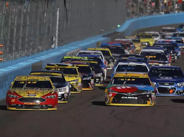 Joey Logano, Kyle Busch, Kyle Larson Titel-Bild zur News: Joey Logano, Kyle Busch, Kyle Larson