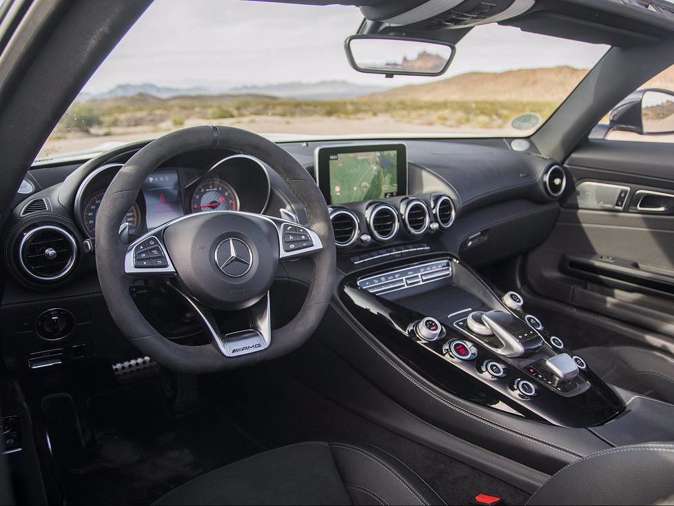 Cockpit des Mercedes-AMG GT Roadster