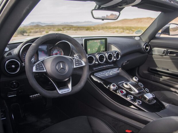 Cockpit des Mercedes-AMG GT Roadster 