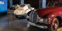 Ausstellung ?Strom-Linien-Form ? die Faszination des geringen Widerstands": Horch 930 S von 1939 (r.) und BMW 328 Touring Coupé von 1936