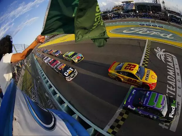 Denny Hamlin, Joey Logano Titel-Bild zur News: Denny Hamlin, Joey Logano