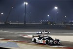 Timo Bernhard (Porsche) und Mark Webber (Porsche) 