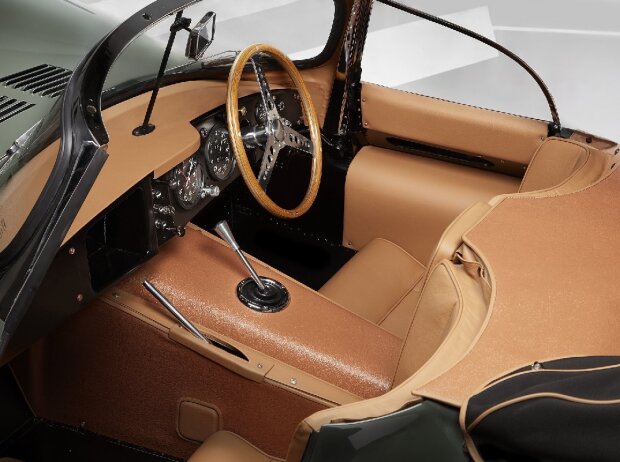 Cockpit eines Neu gebauten Jaguar XKSS 2016