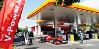 Ferrari-Bolide an der Tankstelle