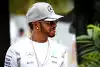 Bild zum Inhalt: Lustige Panne im Flugzeug: Wovon Lewis Hamilton träumt...