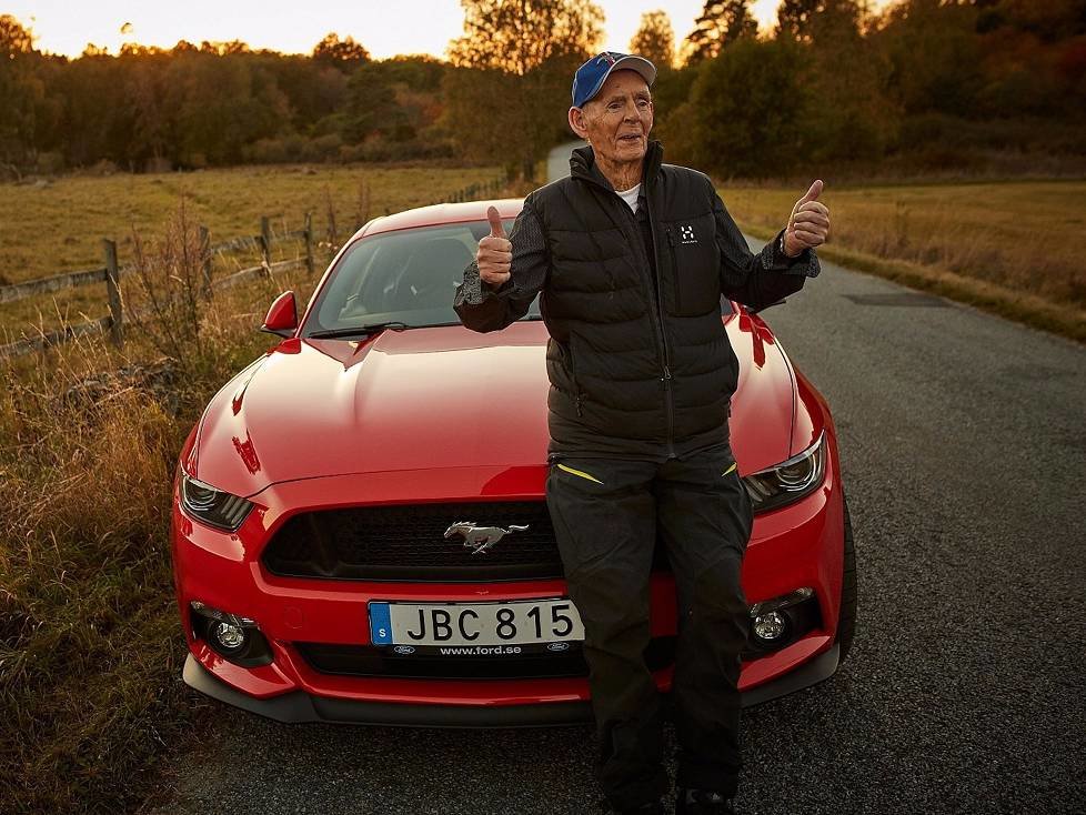 Lennart Ribring (97) und sein neuer Ford Mustang GT
