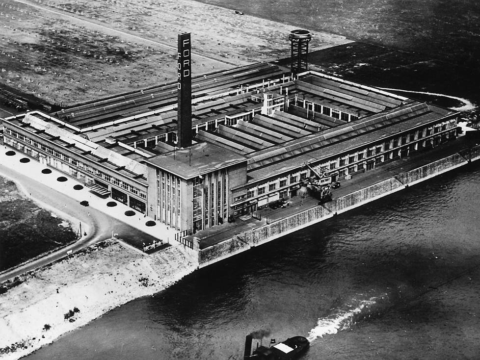 1930 entstand das direkt am Rhein gelegene Ford-Werk in Köln-Niehl.
