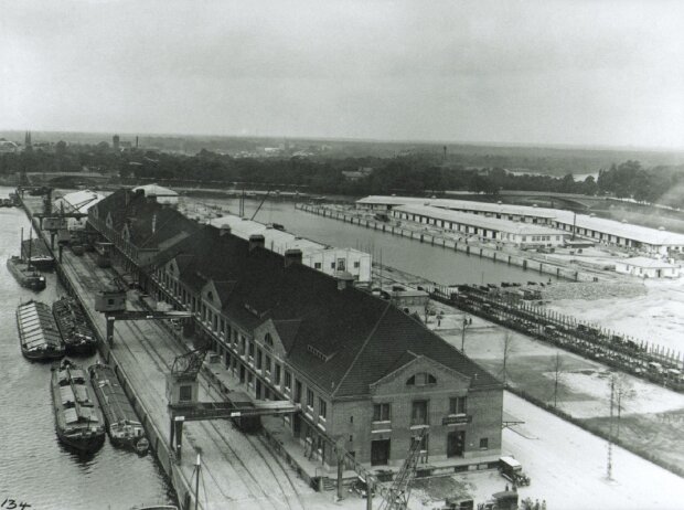 1925 wurde Ford in Deutschland gegründet. Im Jahr darauf begann die Fahrzeugproduktion in den Werkhallen im Berliner Westhafen 