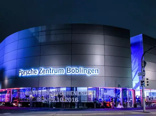 Porsche-Zentrum Böblingen Außenaufnahme Titel-Bild zur News: Porsche-Zentrum Böblingen Außenaufnahme