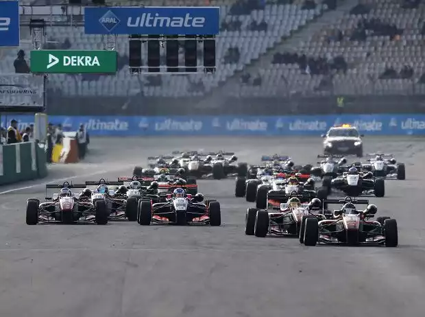 Formel 3 Start Titel-Bild zur News: Formel 3 Start