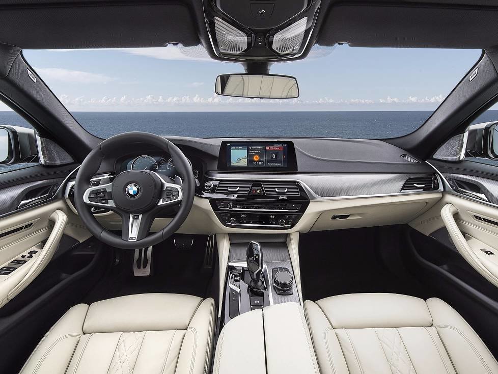 Cockpit und Interieur des BMW M550i xDrive