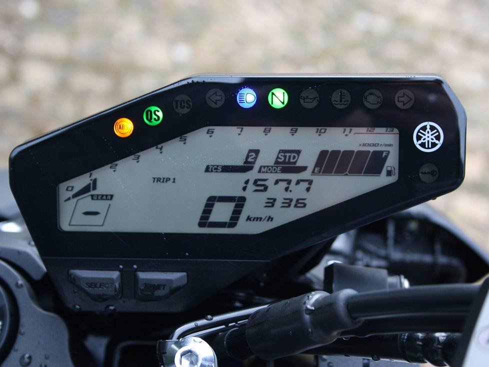 Cockpit der  Yamaha MT-09 2017