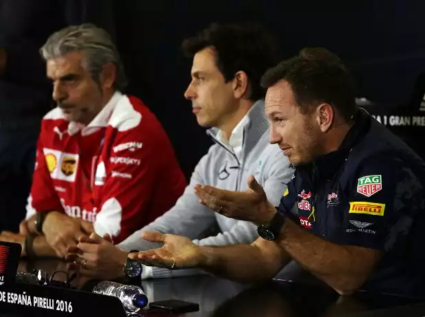 Maurizio Arrivabene, Toto Wolff, Christian Horner Titel-Bild zur News: Maurizio Arrivabene, Toto Wolff, Christian Horner