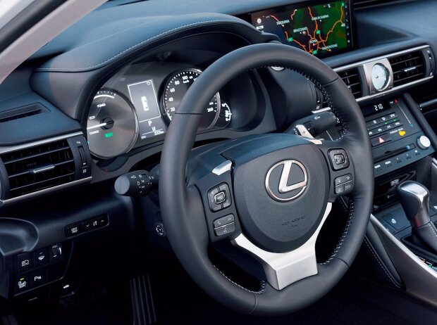 Lexus IS 200t 