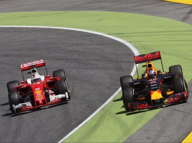 Titel-Bild zur News: Daniel Ricciardo, Sebastian Vettel