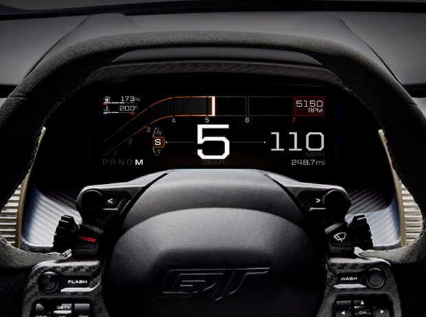 Digitales Instrumenten-Display im Cockpit des Ford GT 2017