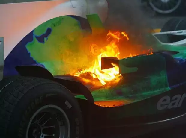 Jenson Button, Feuer, Honda Titel-Bild zur News: Jenson Button, Feuer, Honda