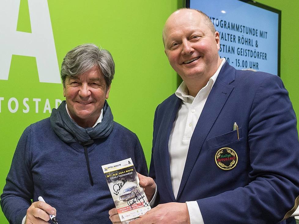 Autogrammstunde im Jahr 2016: Otto F. Wachs mit Christian Geistdörfer