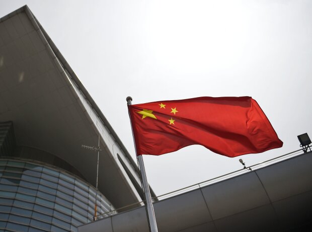 Titel-Bild zur News: Chinesische Flagge in Schanghai