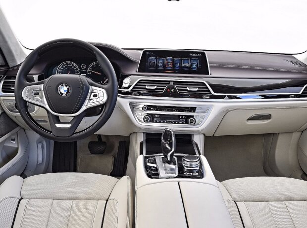 Innenraum des BMW M 760 Li xDrive 2017