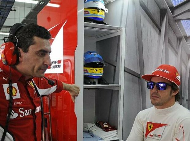 Fernando Alonso und Renningenieur Andrea Stella Fernando Alonso und Renningenieur Andrea Stella