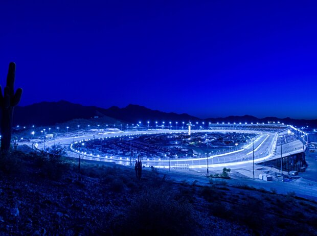 Phoenix International Speedway, Panorama, Nacht