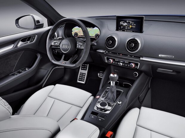 Innenraum und Cockpit des Audi RS3 Sportback 2017