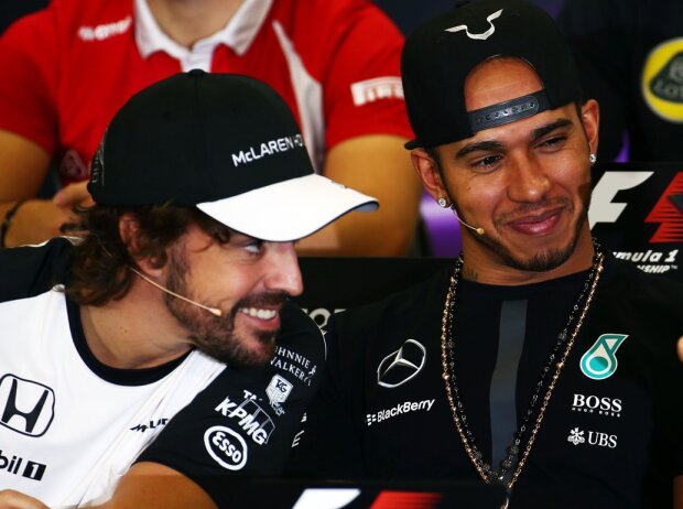 Titel-Bild zur News: Fernando Alonso, Lewis Hamilton, Sergio Perez