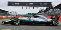 Bild zum Inhalt: Mercedes zeigt den F1 W08: Das Auto, das es zu schlagen gilt