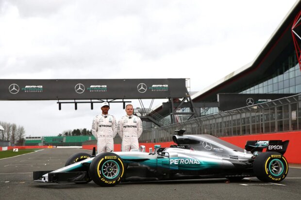 Lewis Hamilton Valtteri Bottas Mercedes Mercedes AMG Petronas Motorsport F1 ~Lewis Hamilton (Mercedes) und Valtteri Bottas (Mercedes) ~ Lewis Hamilton Valtteri Bottas Mercedes Mercedes AMG Petronas Motorsport F1 ~Lewis Hamilton (Mercedes) und Valtteri Bottas (Mercedes) ~