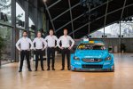 Prinz Carl Philip von Schweden und die WTCC-Fahrer Nestor Girolami,  Nick Catsburg und Thed Björk 