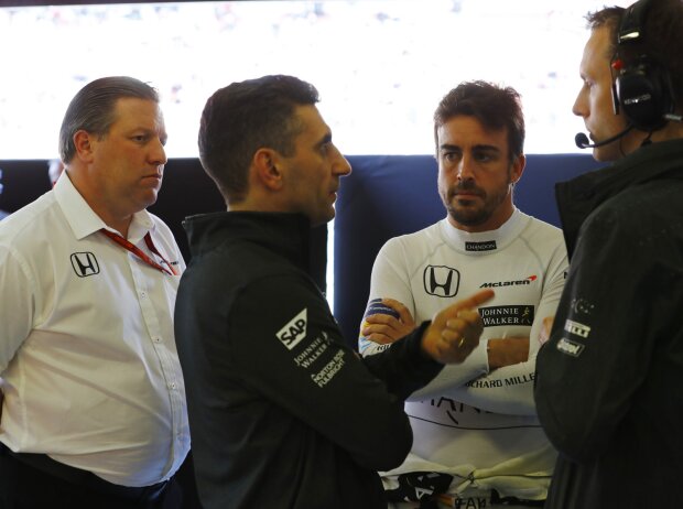Fernando Alonso, Zak Brown Fernando Alonso, Zak Brown