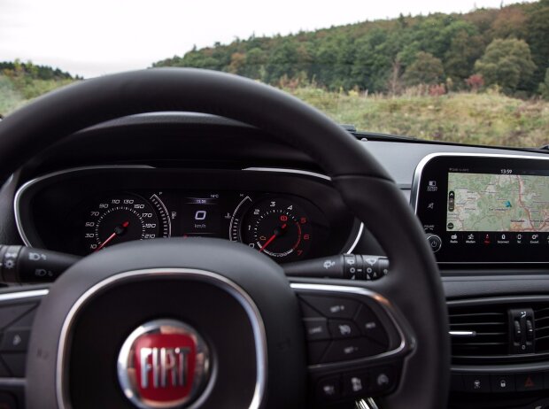 Innenraum und Cockpit des FIAT Tipo Kombi 2017 Innenraum und Cockpit des FIAT Tipo Kombi 2017