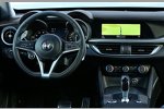 Cockpit des Alfa Romeo Stelvio 2017