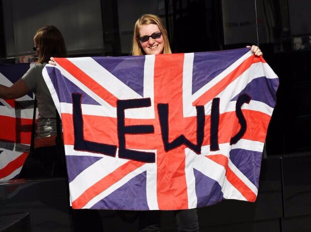 Titel-Bild zur News: Lewis Hamilton Flagge, Union Jack, Fan, Zuschauer