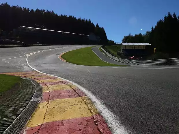 Titel-Bild zur News: Eau Rouge