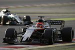 Esteban Ocon (Force India) und Valtteri Bottas (Mercedes) 