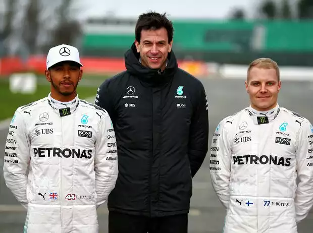 Titel-Bild zur News: Lewis Hamilton, Toto Wolff, Valtteri Bottas