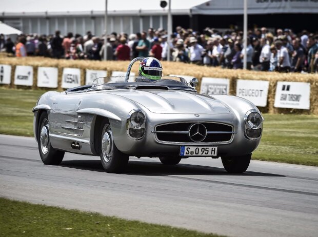 Mercedes-Benz 300 SL Roadster (W 198): 1957 entstanden zwei besonders leichte Sonderausführungen für die amerikanische Sportwagenmeisterschaft (Foto vom Goodwood Festival of Speed 2014)