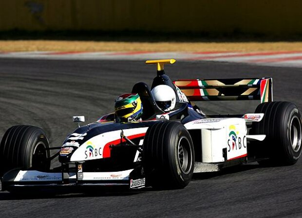 Titel-Bild zur News: Alan van de Merwe im Minardi-F1x2-Doppelsitzer in Kyalami