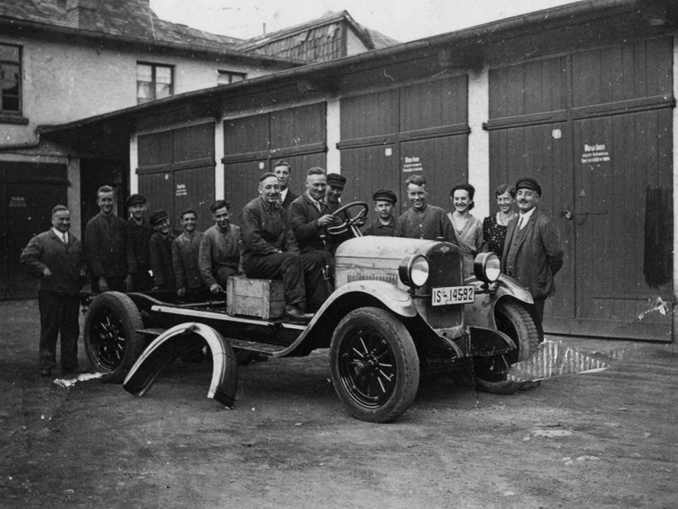 Die Central-Garage in Einbeck eröffnete in den 1920er-Jahren im Zentrum der historischen Fachwerkstatt.