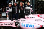 Sergio Perez (Force India), Otmar Szafnauer und Esteban Ocon (Force India) 