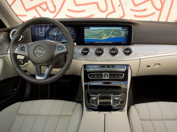 Innenraum und Cockpit des Mercedes-Benz E-Klasse Coupé 2017