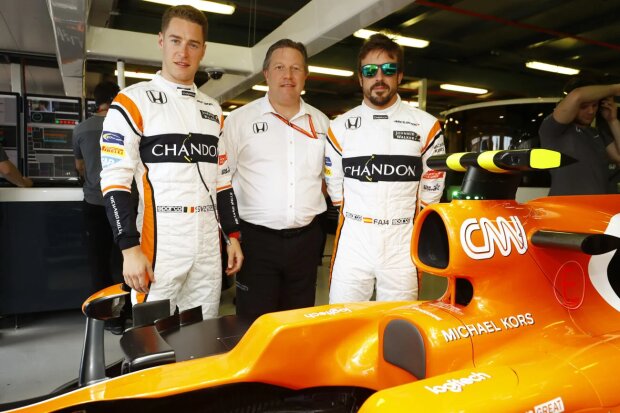 Stoffel Vandoorne Fernando Alonso Zak Brown McLaren McLaren Honda F1 ~Stoffel Vandoorne (McLaren), Fernando Alonso (McLaren) und Zak Brown ~ Stoffel Vandoorne Fernando Alonso Zak Brown McLaren McLaren Honda F1 ~Stoffel Vandoorne (McLaren), Fernando Alonso (McLaren) und Zak Brown ~